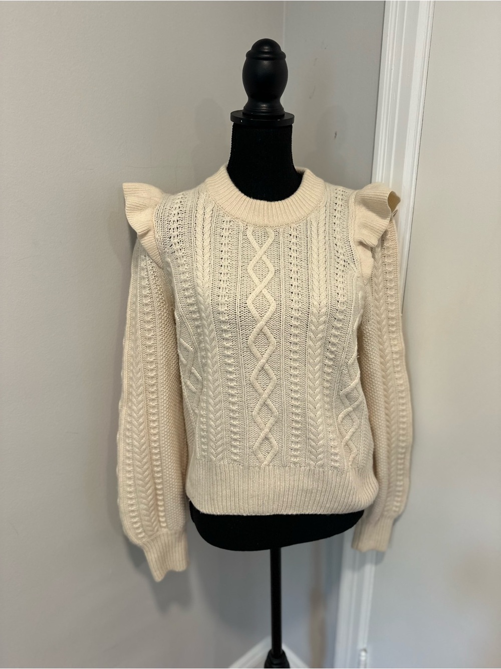 Madewell Hollydene Sz:M Merino Wool ruffle shoulders cream cable-knit sweater.